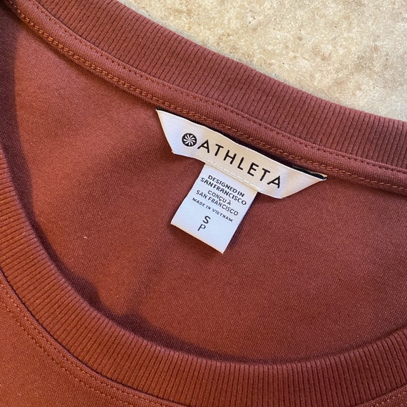 Athleta, color, mahogany, for work or play, small, petite top, short sleeve - Picture 5 of 7